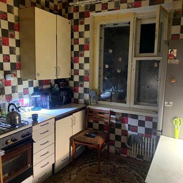 Продам 2-х кім. з меблями та технікою на 6-му районі