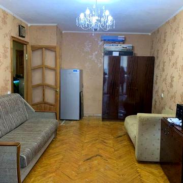 Метро Печерська, Кловський узвіз, продаж 1к квартири, ліфт, цегляний