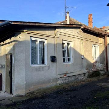 Продаю напівособняк на А.Літуна