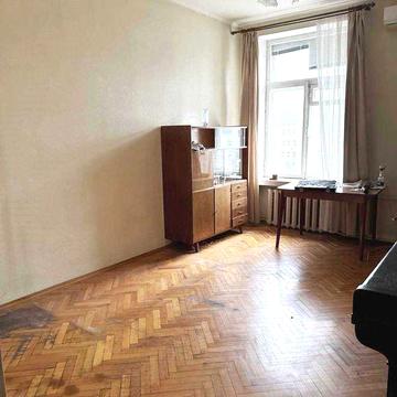 Двокімнатна сталінка, центр, до метро Палац Украіна 200 м