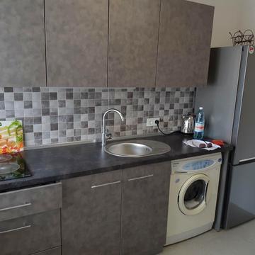 Єреванська вул., 32