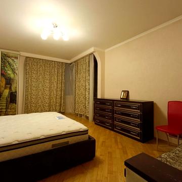 Миколи Бажана просп., 14