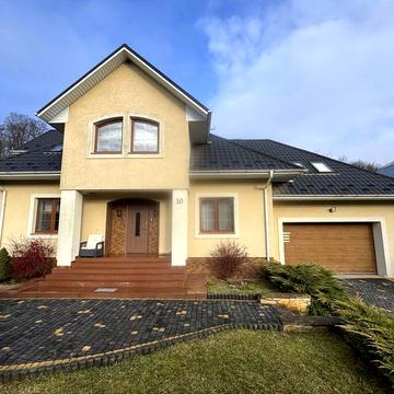 Продаж чудового будинку біля лісу