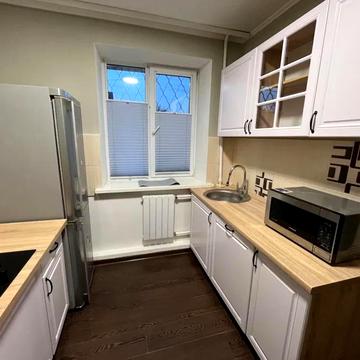 Верболозна вул., 37