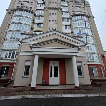 3-к. квартира з авторським ремонтом + 2 паркомісця. Фастівська, 2Б