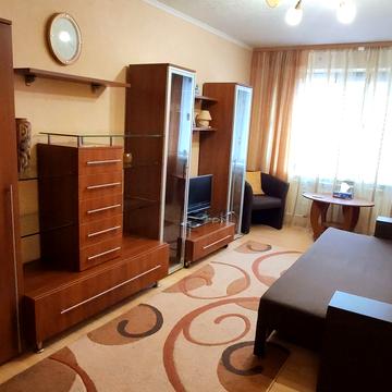 Оболонська пл. (Дружби Народів СРСР), 5