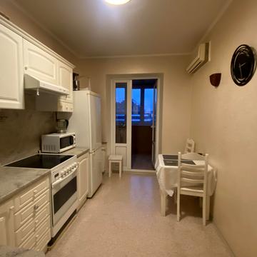 Старонаводницька вул., 8-Б