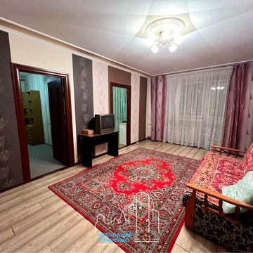 Продам гарну трикімнатну квартиру в районі Ботанічного парку!