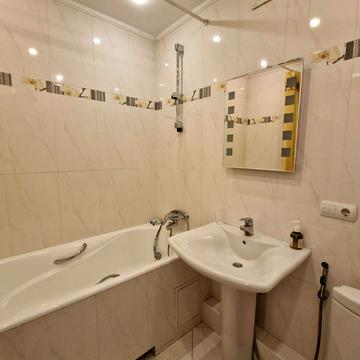 Богдана Хмельницького бульв., 2