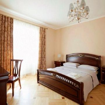 Братів Рогатинців вул., 7