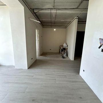 Євро 2 к квартира з частковим ремонтом