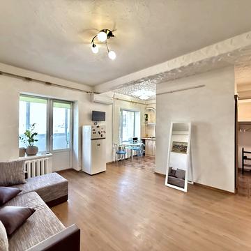 Велика Васильківська вул. (Червоноармійська), 112