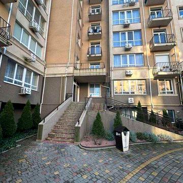 Продам квартиру з двома SMART-апартаментами в ЖК «Якоря»