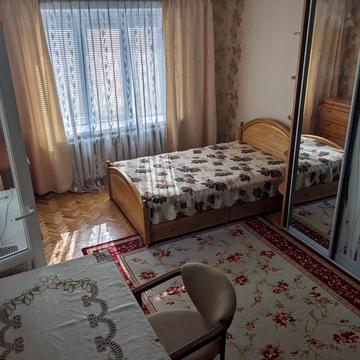 Предславинська вул., 12