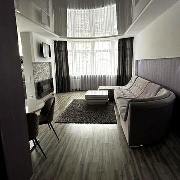 Анни Ахматової вул., 22