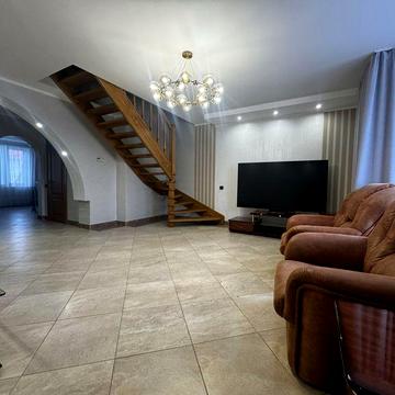 Продам 2ярусну квартиру по вул.Шептицького 16