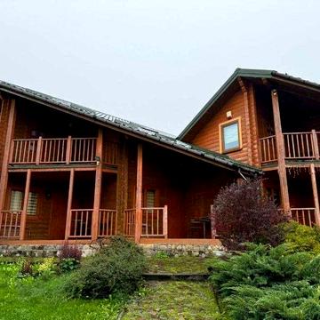 Продаж комплексу котеджів у центрі Східниці