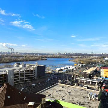 Дніпровська набережна вул., 23