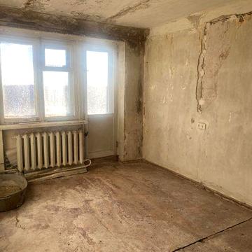 Продам 1-кім. кв в центрі міста без ремонту.