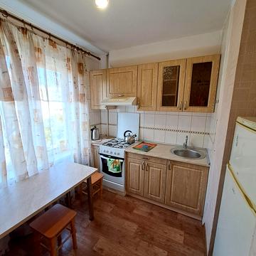 Шкільна вул. (Героїв Сталінграда), 42