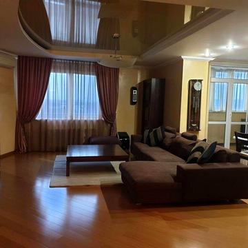 Оренда 4-кімнатної видової квартири, 145 м² вул. Раїси Окіпної, 10А