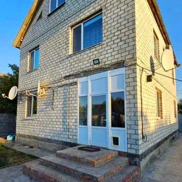 Продам дом в Змиеве. Участок 10 соток. Газовое отопл .Отличная ценаTB