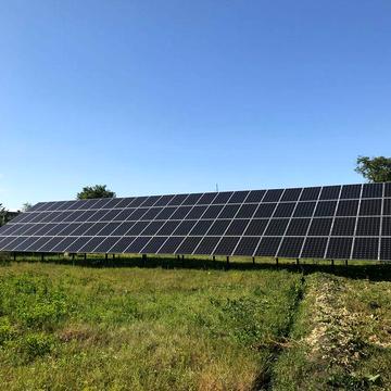 Будинок з сонячними панелями