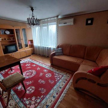 Трьох кімнатна квартира довгостроково