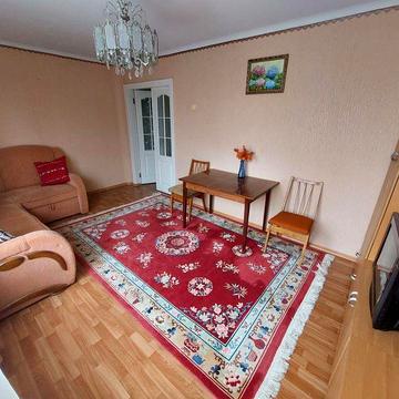 Трьох кімнатна квартира довгостроково