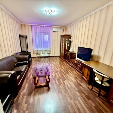 Дмитрівська вул., 69