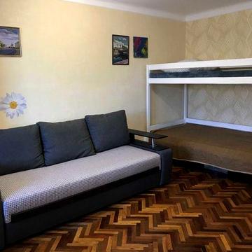 Здам  метро Вокзальна  однокімнатну   Карела  Чапека  17