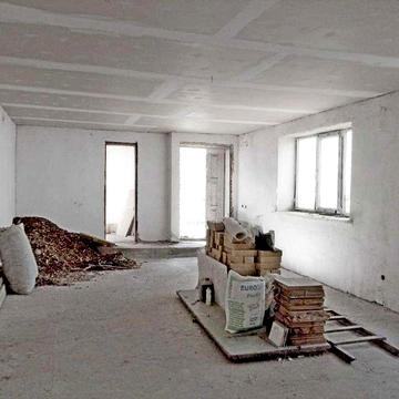 половина будинку в центрі м. Хмільника,  можливо під комерцію