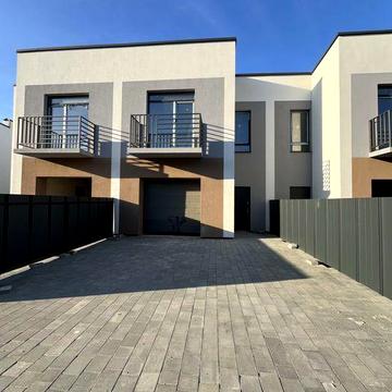 Продається готовий до ремонту таунхаус з гаражем в Крихівцях