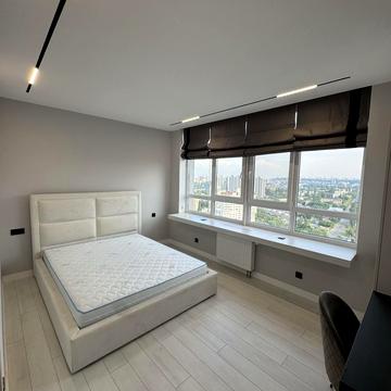 Миколи Гулака вул., 4