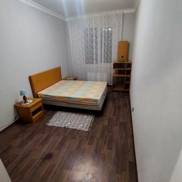 1 к. кв. 5 хвилин від Дарницької площі.