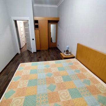 1 к. кв. 5 хвилин від Дарницької площі.