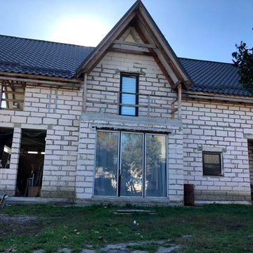 Продаж двох будинків на одній земельній ділянці