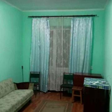 продам 1 к гостинку в блоці метро 5хв. пішки