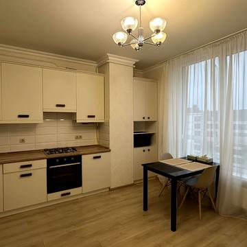 Журавлина вул., 4