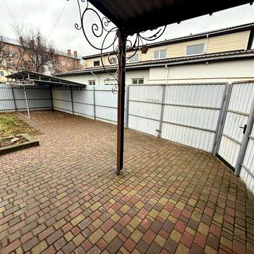 Здається пів будинку на довгостроковий термін!