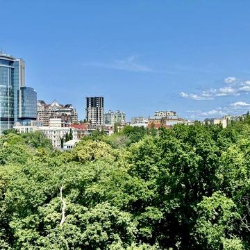 Пентхаус в тихому центрі з терасою на покрівлі по вул. Л. Толстого, 25