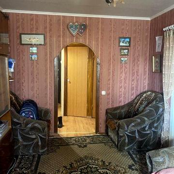 Продам 2-х кім.кв у центрі з меблями .