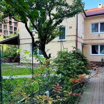 6 кімнатна квартира в 3-поверх. будинку на просп. Чорновола за Ашаном