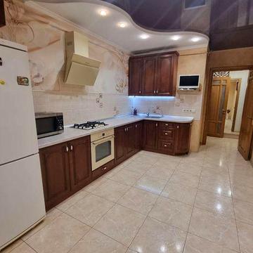 Сдам 2 комнатную большую ,просторную квартиру на  Марсельской Днепро