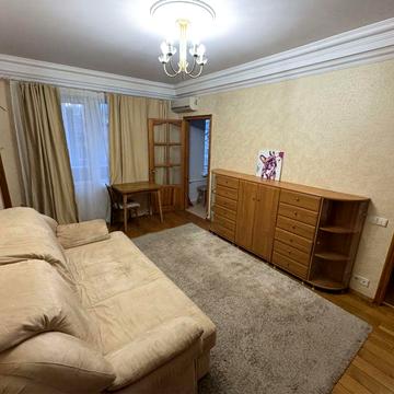 Терміново Оренда 2-к квартири з гардеробною вул.Оріхуватська 8к2