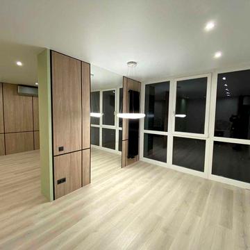 вул. Героїв полку "Азов", 8. 3-к. 94 кв.м. Без %. В блекаут все працює