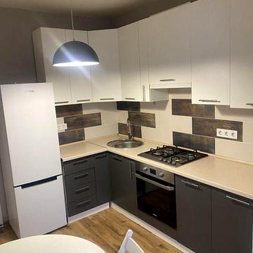 Героїв Небесної Сотні просп., 16/26