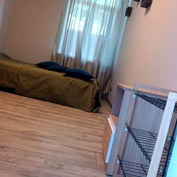 Звільнилася на мотелі 1-к