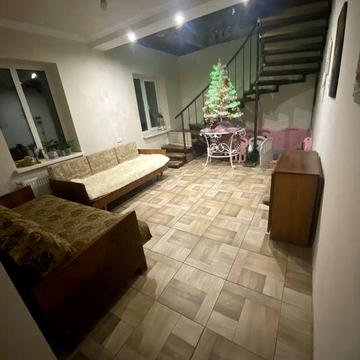 Двоповерховий дім в районі Залізничне селище