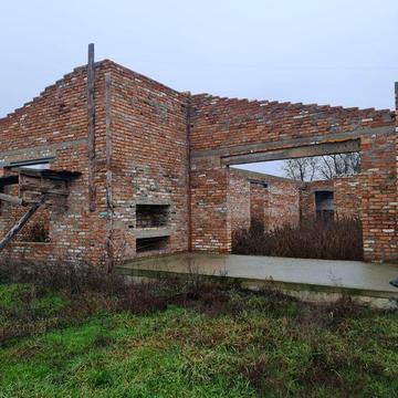 Продам участок з недобудовою м. Шпола вул. Подолинського 32